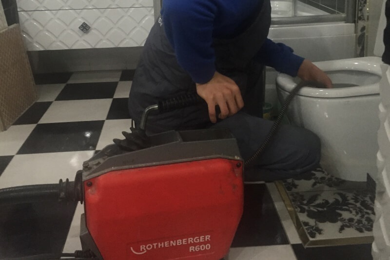 Kurtköy Tuvalet Lavabosu Acma